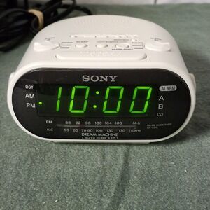 Sony Dream Machine ICF-C318 AMFM Clock Radio Dual Alarm SnoozeWhite Works Great!